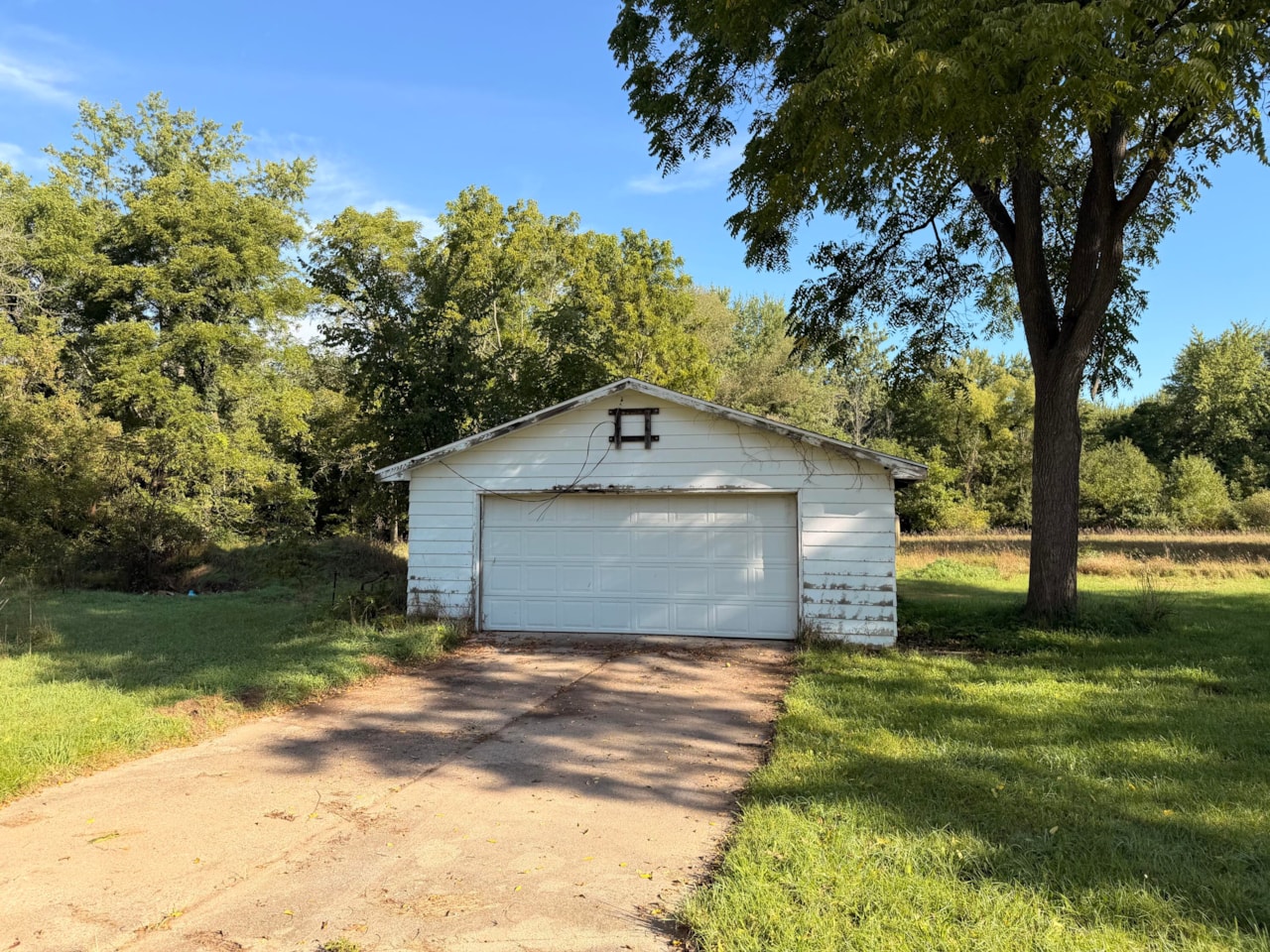 Detached garage and driveway